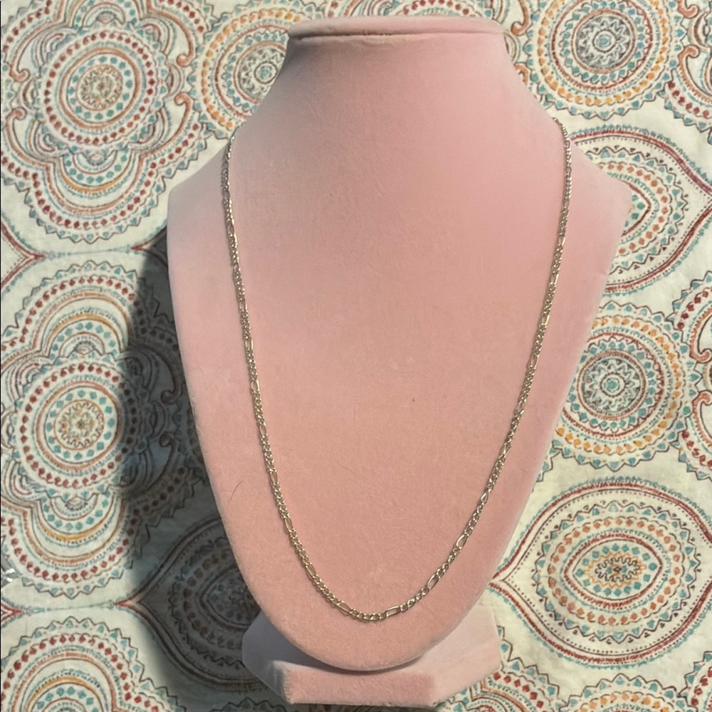 NWOT’s-Elegant Silver Figaro Chain Necklace